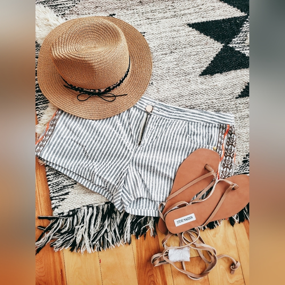 Under Skies NWT Striped embroidered cotton shorts